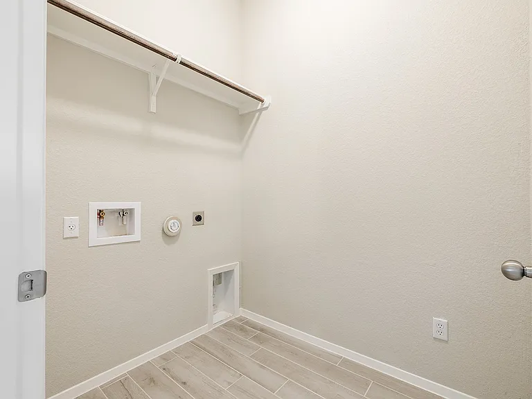 105 Crescent St — Photo 24
