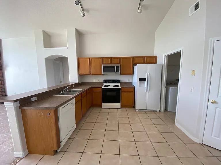 434 Cassia Dr — Photo 9