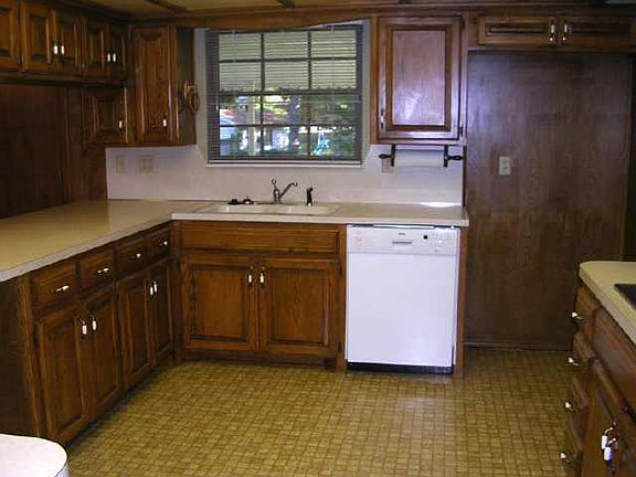 5th image of 620 SW 41st St