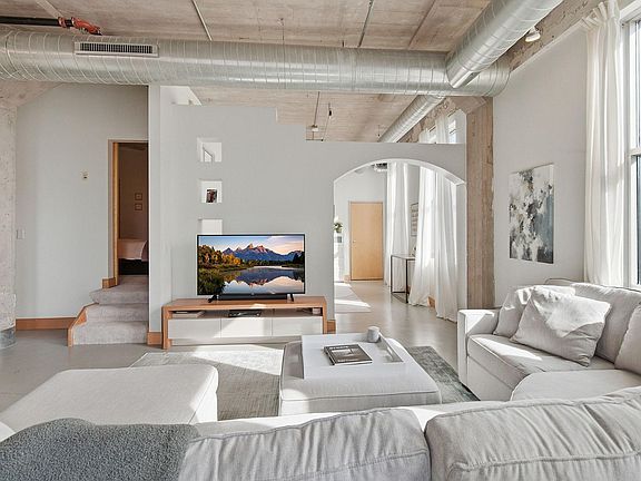 4th image of 918 3rd St N #306