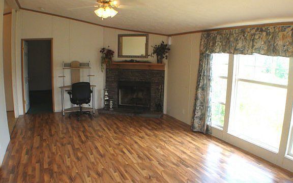 Large Living Rm w/Views!