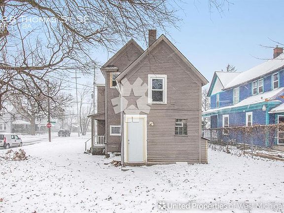 5th image of 928 Thomas St SE #1