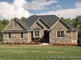 255 Ridgeview Hill Dr, Hendersonville, NC 28791