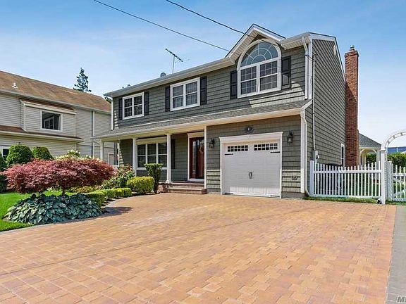 2nd image of 4 Leslie St