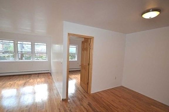 3rd image of 4586 161st Street # Fl 3ER