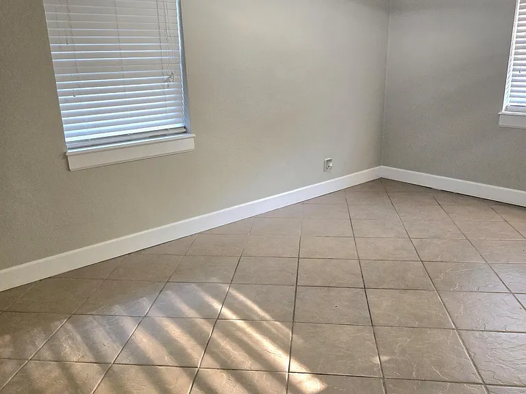 615 Luna Ct — Photo 27