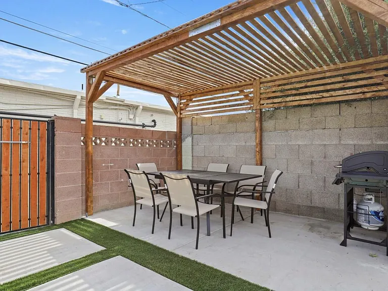 2241 N Sunset Dr — Photo 29