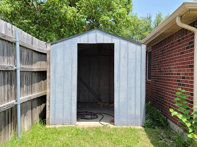 Shed (no door) backyard