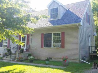 4525 Grove St, Luna Pier, MI 48157