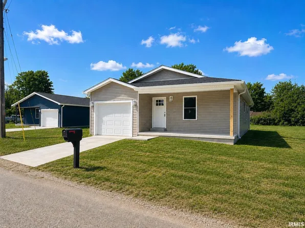 511 College Ave, Mitchell, IN 47446