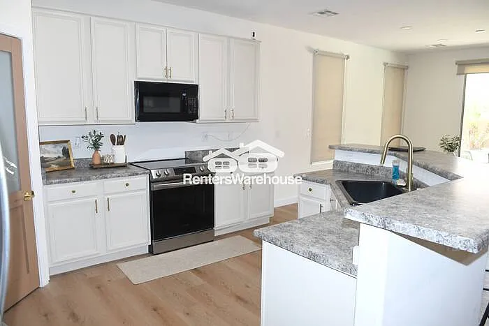 10413 W Roanoke Ave — Photo 8