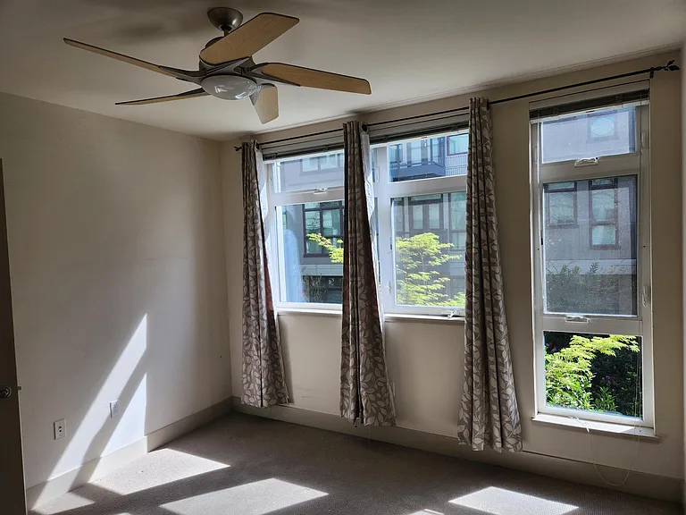 1700 N Northlake Way #205 — Photo 10