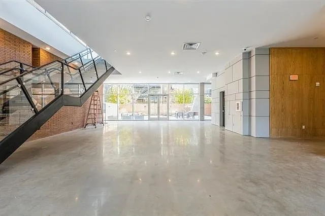 401 Jackson St — Photo 3