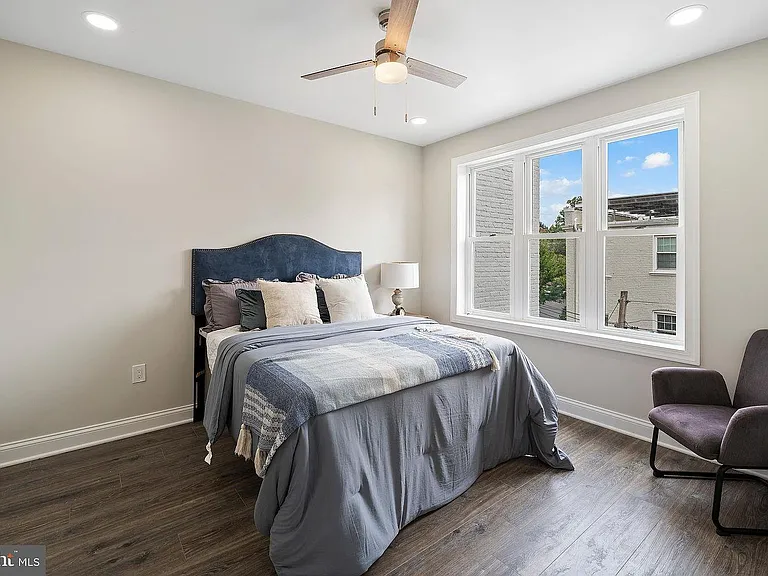 202 Adams St NE — Photo 14