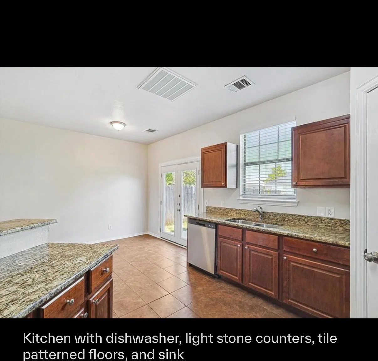 4 bed, 2.5 bath, 1986 sqft, $2,500 — Photo 4