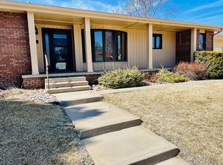 802 Sun Valley Dr, Grand Island, NE 68801