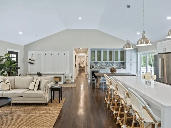 169 Old Post Rd, Barnstable, MA 02630