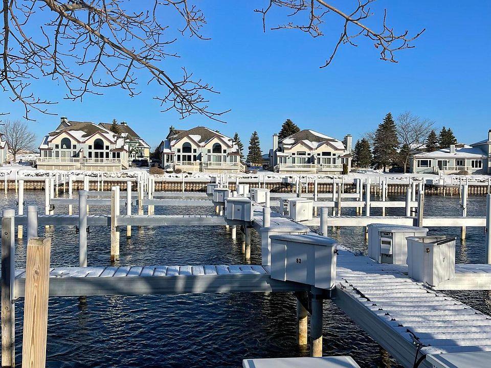 1st image of 82 Marina Dr N