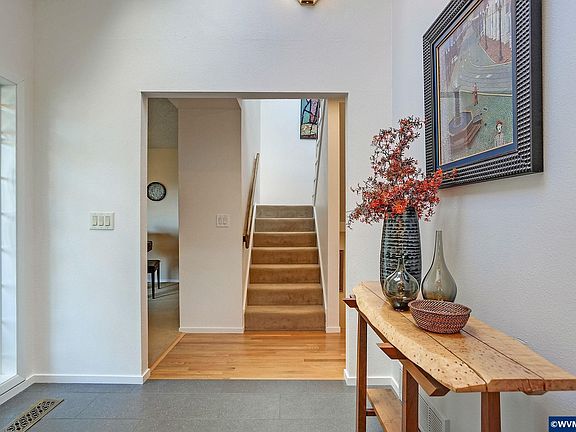 3rd image of 1866 Merritt St S