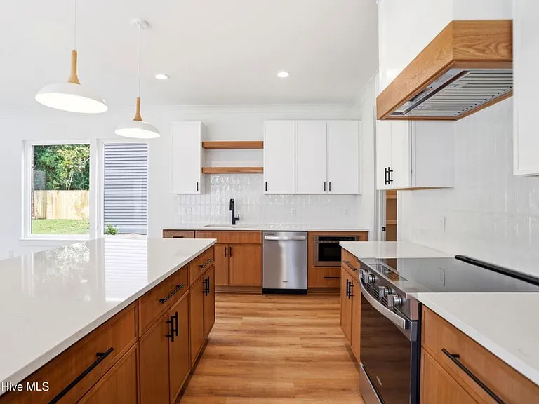 5015 Peachtree Ave — Photo 3