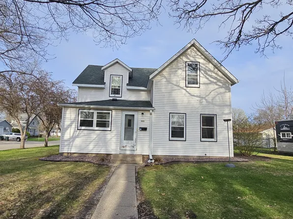 705 Brown St SW, Hutchinson, MN 55350