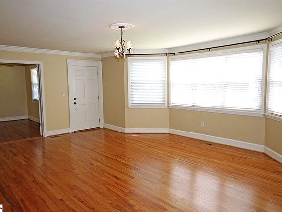 5th image of 28 Holmes Dr