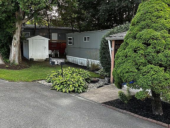 3rd image of 6940 Highbridge Rd Trailer 1A
