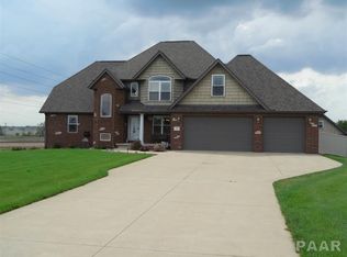 1700 Coyote Xing, Washington, IL 61571