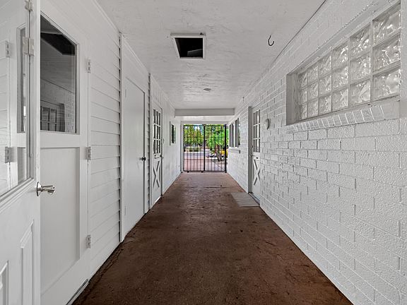 Great open breaseway to store bikes or bbq or both