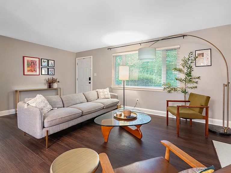 7200 Carol Ln — Photo 2