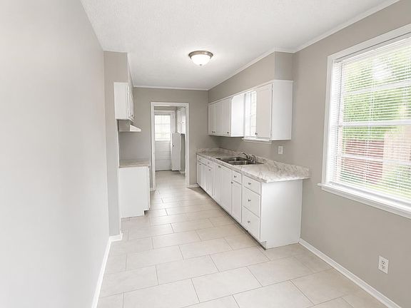 3rd image of 3114 Cherry Rd
