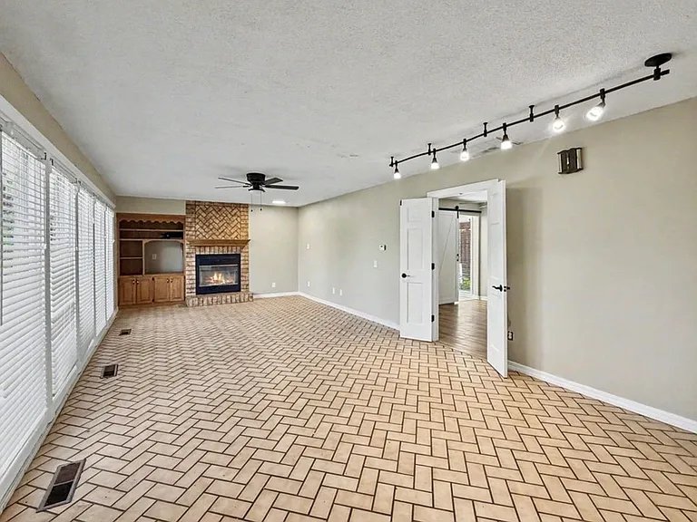 5820 Chippewa Trl — Photo 7