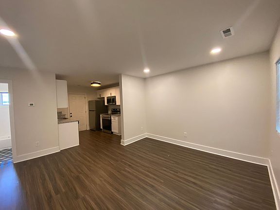 4th image of 612 41st Ave N #B