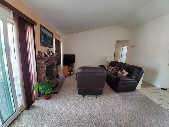 3rd image of 13567 Avenal St