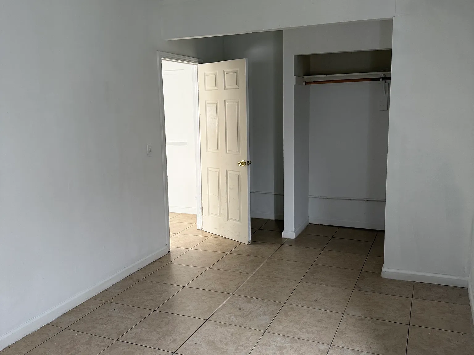 2 bed, 900 sqft, $1,600 — Photo 3