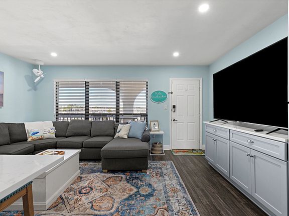 5th image of 903 NW Avenue A
