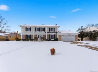 25379 Briarwyke Dr, Farmington Hills, MI 48336