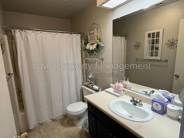 1613 W Swain Rd — Photo 11