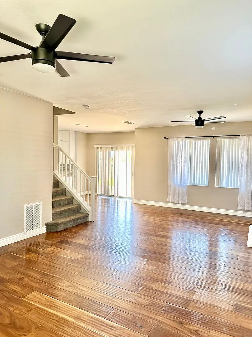 Beautiful 4 Bedroom Home in Chula Vista — Photo 2