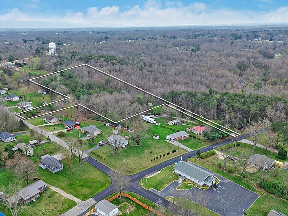 2nd image of Lantana Rd