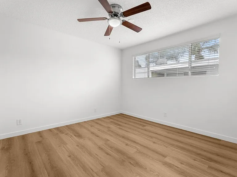 4458 Woodman Ave #8 — Photo 11