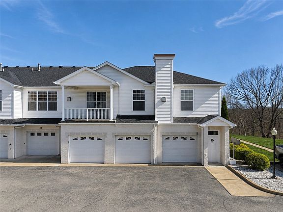 3rd image of 229 Adams Pointe Blvd Unit 2