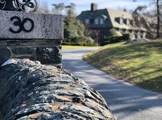 30 Hammersmith Rd, Newport, RI 02840