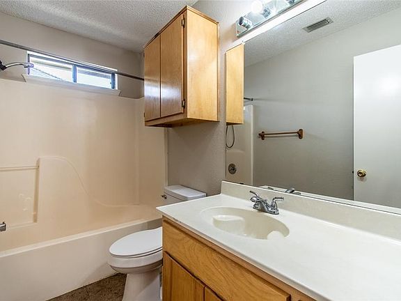2nd image of 2060 Glenwood Dr