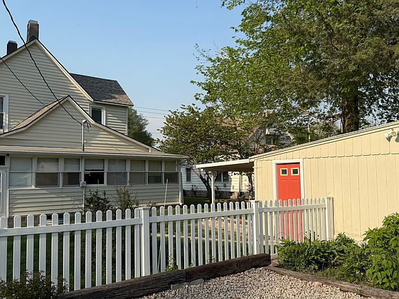 4th image of 1307 NE Seward Ave #B