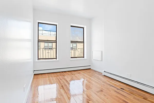 Rented by Safdie Realty Group | media 6