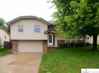 13612 Valley St, Omaha, NE 68144