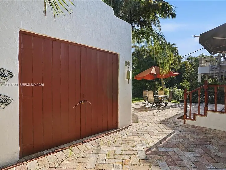 1137 Asturia Ave — Photo 10