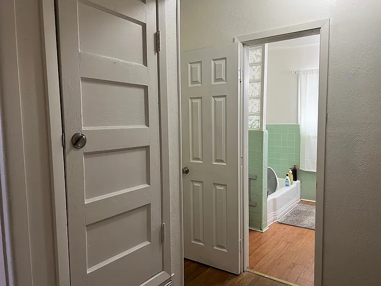 1006 N College St — Photo 10