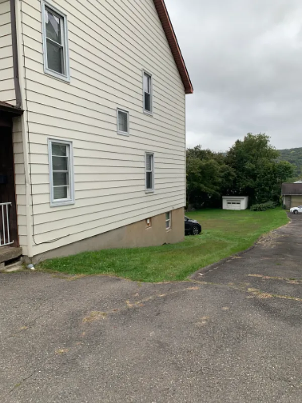 Photo 2 of 9 - 966 Ridge Ave #2 - Scranton, PA Building Photo - 966 Ridge Ave #2